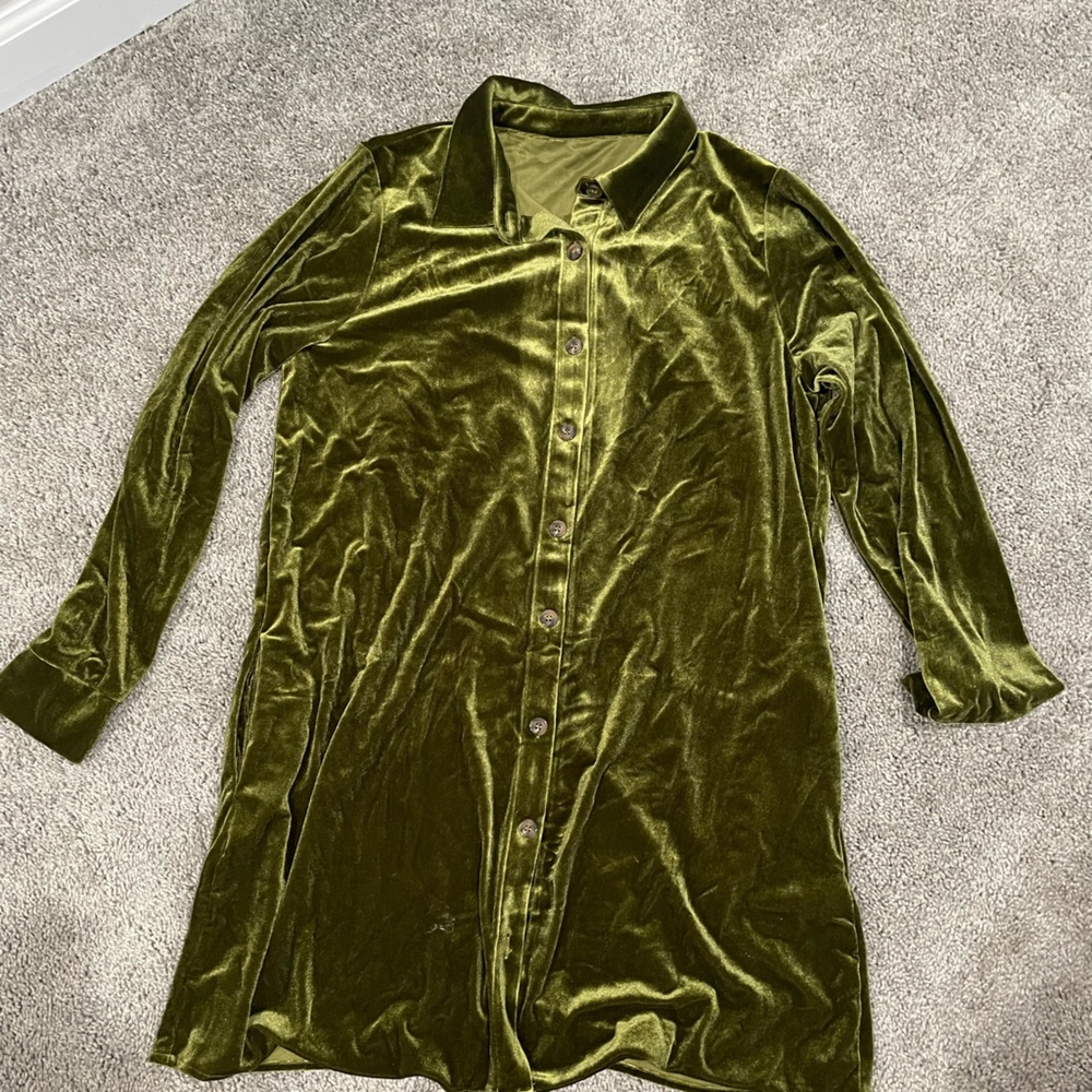 Green button down dress. Never worn.